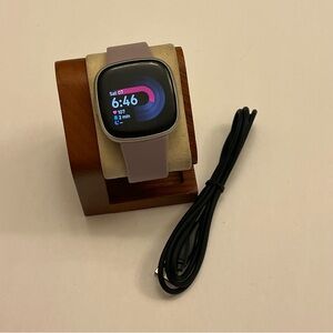 Fitbit Versa 4 ( charger included, tested, new band)